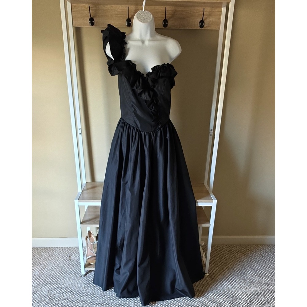 Vintage Black Ruffle Party Dress Made in USA – Size 7/8 – Classic 80s Silhouette - Picture 2 of 16